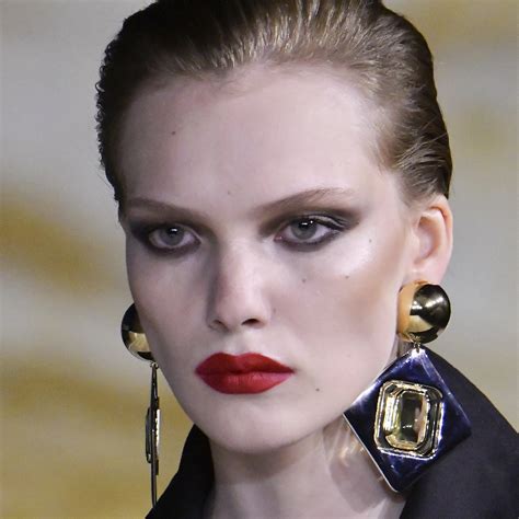 modello ysl sfilata
